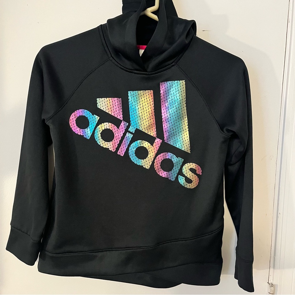 Adidas Girls Black Hoodie Medium 10/12
With uneven front hem with adidas logo .